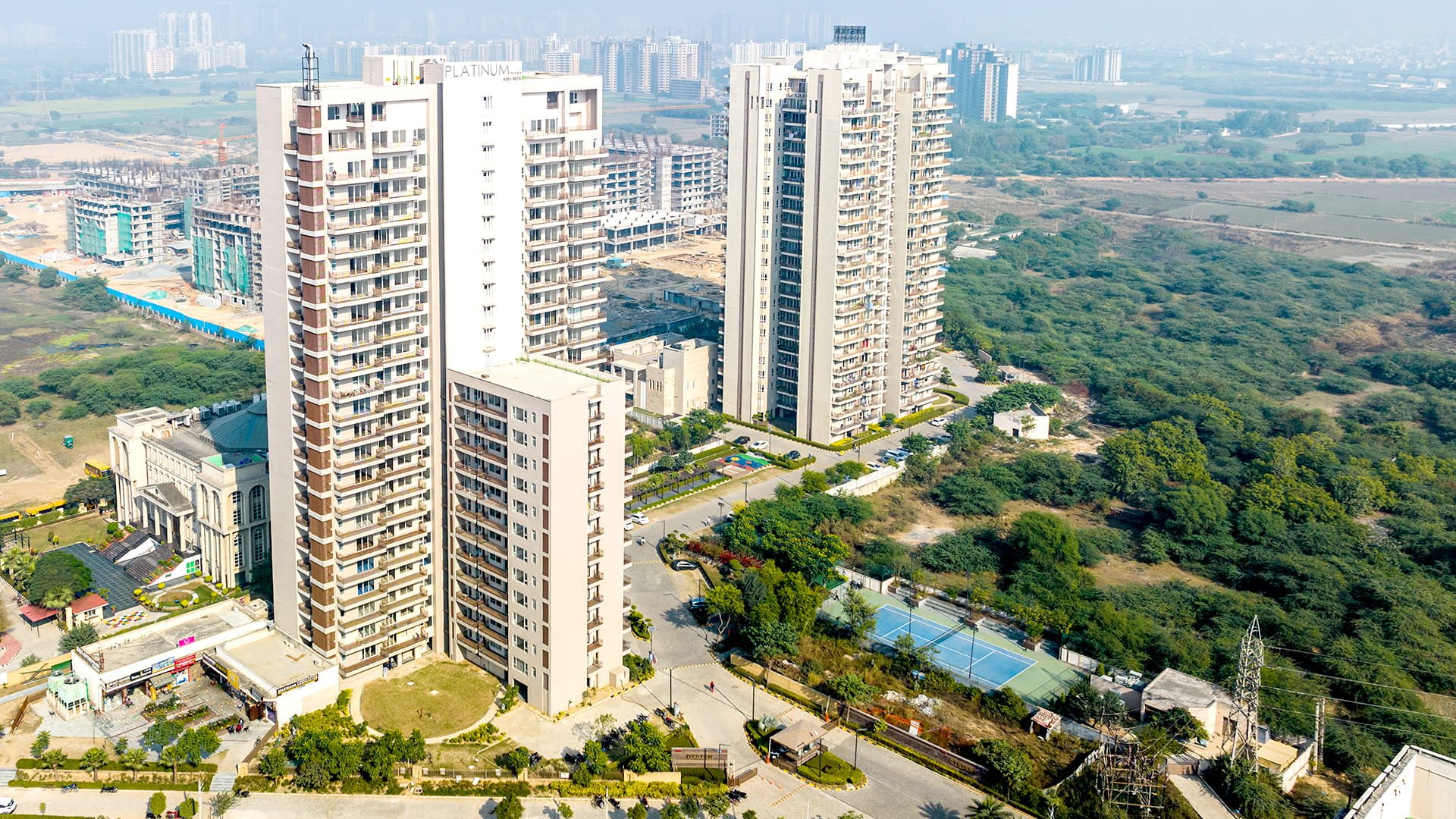 Adani Platinum Tower at Oyster Grande photo 3