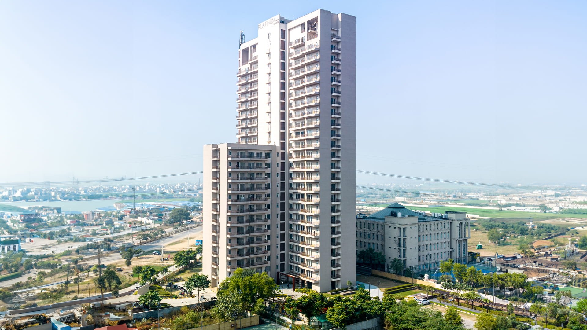 Adani Platinum Tower at Oyster Grande photo 2