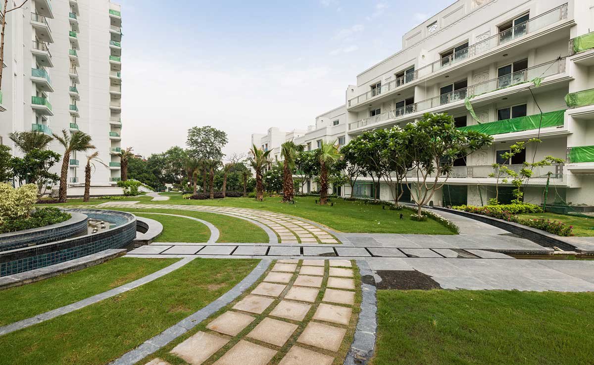 DLF King's Court photo 3