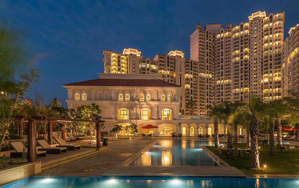 Dlf Regal Gardens club house